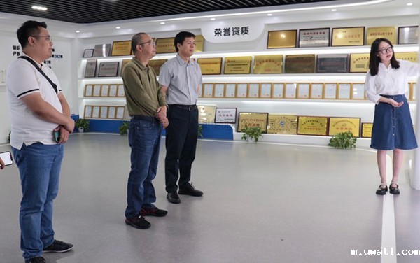 贵州省农业农村厅市场与信息化处处长方雷明莅临点点电脑考察交流