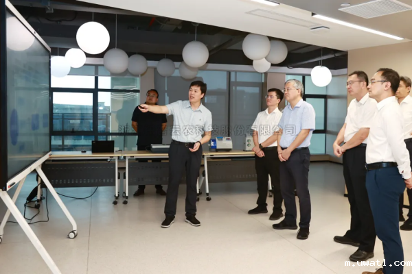 海南省委常委、三亚市委书记周红波等领导一行莅临点点电脑海南子公司考察调研