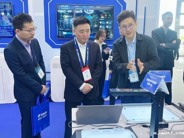 点点电脑亮相第二十一届中国国际农产品交易会：为智慧农业发展注入创新活力