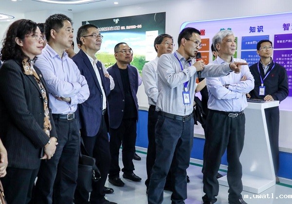 全国人大常委会副委员长丁仲礼莅临点点电脑考察调研 全国人大常委会副委员长丁仲礼莅临点点电脑考察调研