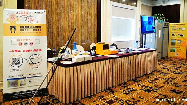 现场展示的点点电脑考种育种信息化设备 现场展示的点点电脑考种育种信息化设备