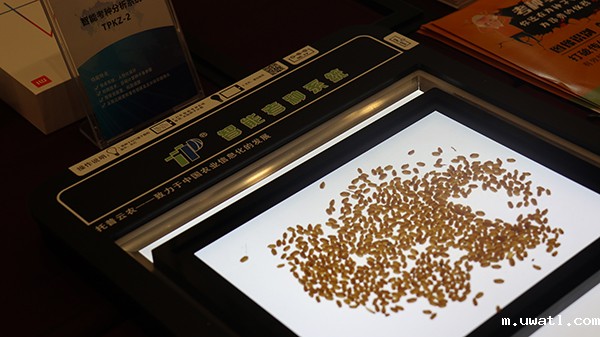 现场展示的点点电脑考种育种信息化设备 现场展示的点点电脑考种育种信息化设备